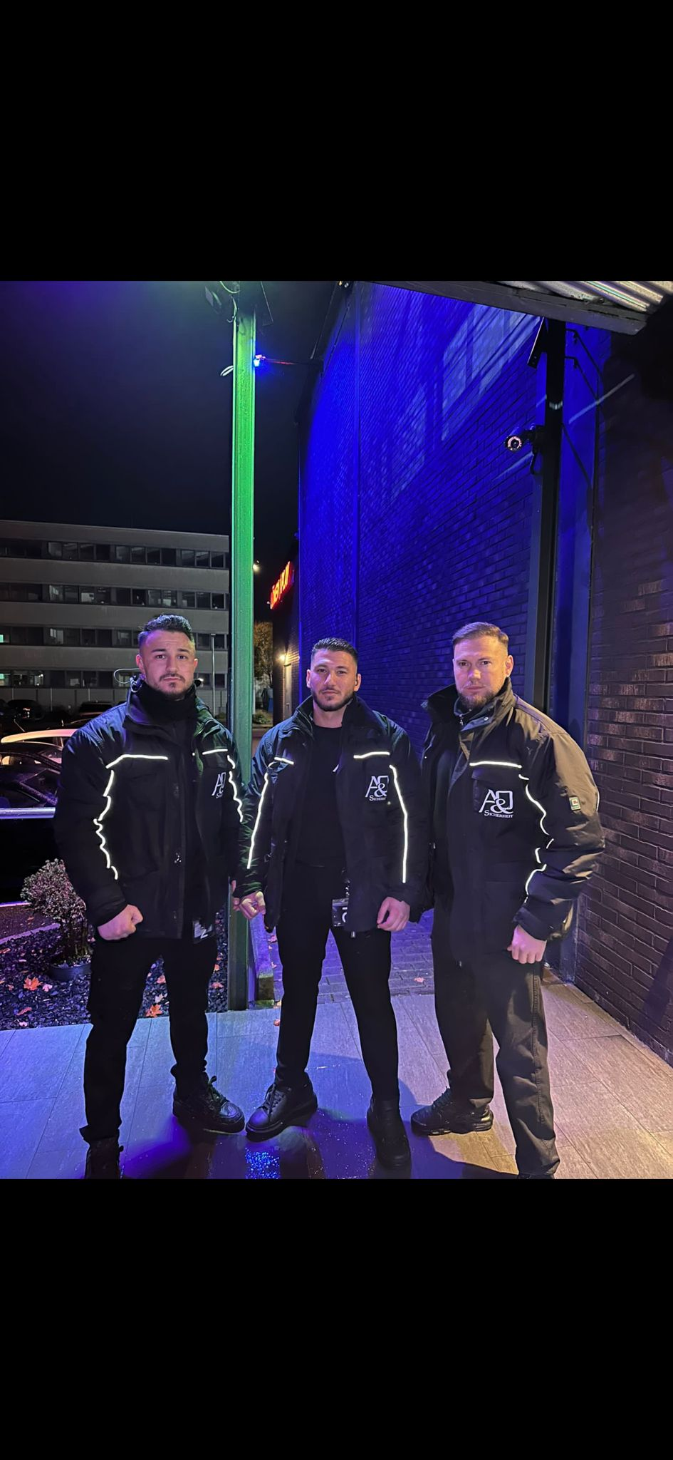 Türsteher Team bei Nachtschicht